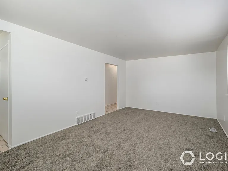 1610 W Ivy Cir #3 — Photo 4