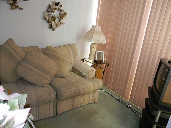 4th image of 17620 Atlantic Blvd APT 215
