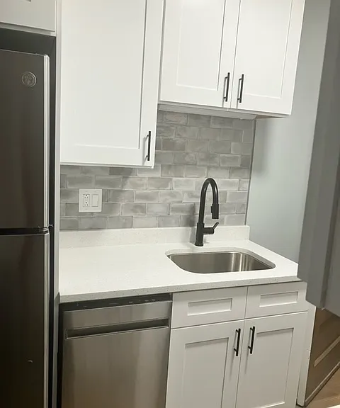 1253 W Henderson St #2 — Photo 2