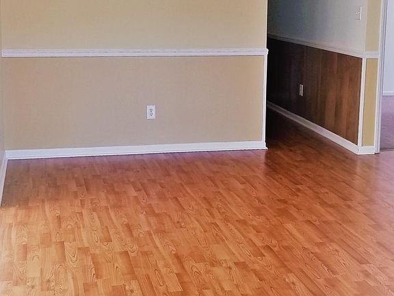 Dining towards kitchen