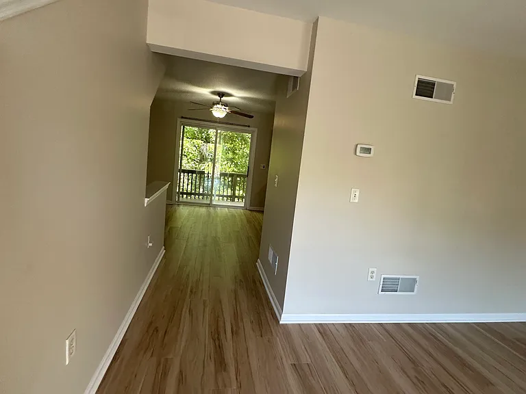 20 Woodmyre Ln — Photo 5