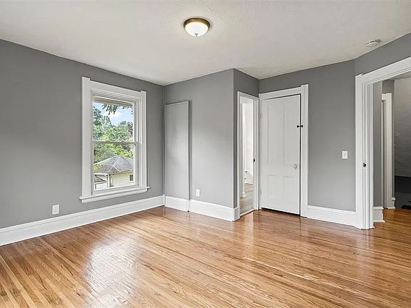 3rd image of 165 Thurston Rd APT 1