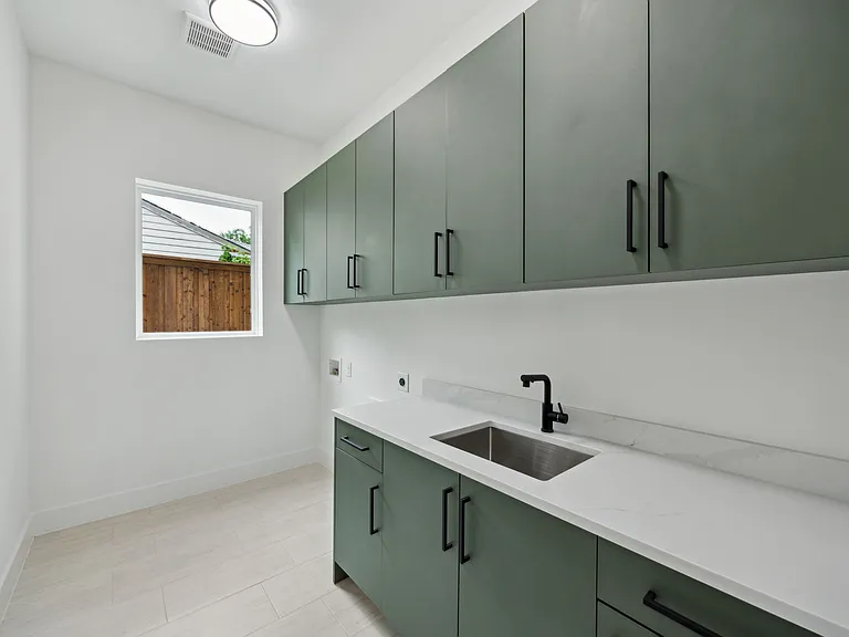3815 Hawick Ln — Photo 13