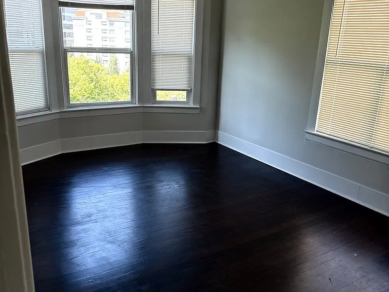 Great Location with Full Washer and Dryer in Unit and Full Kitchen! — Photo 16