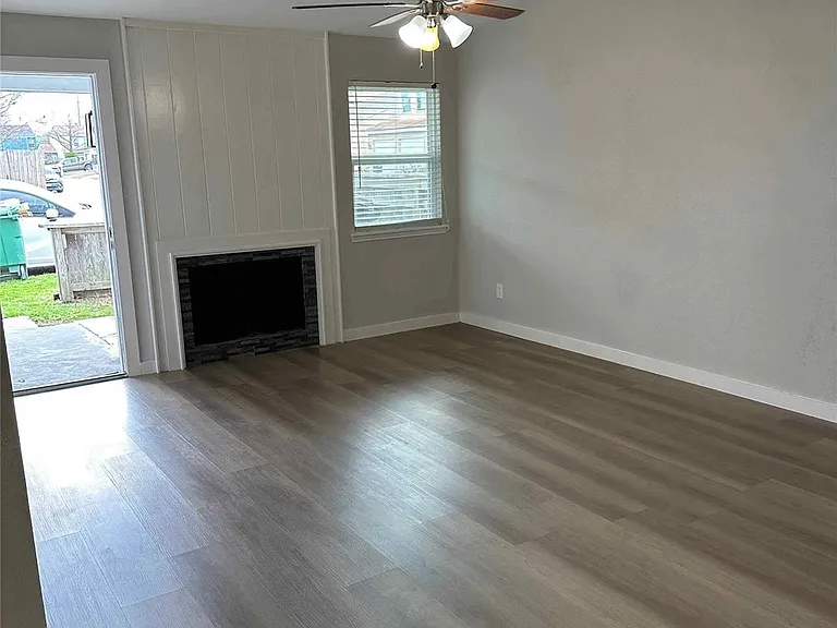 10328 Sommerville Ave — Photo 2