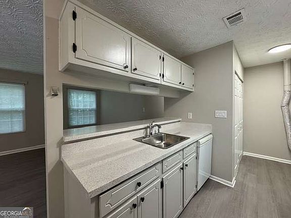 4th image of 662 Bellemeade Dr SW #D