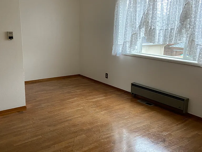 250 Grant St — Photo 11