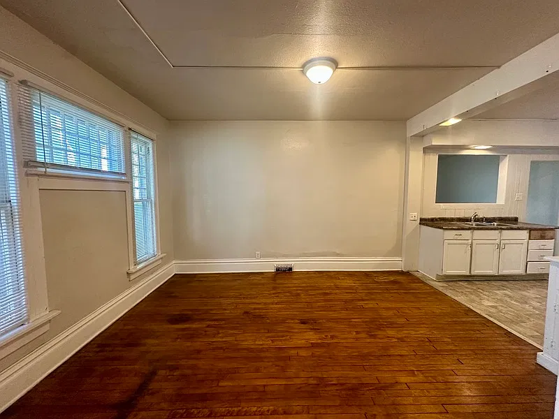 4 bed, 1.5 bath, 2356 sqft, $1,850 — Photo 4