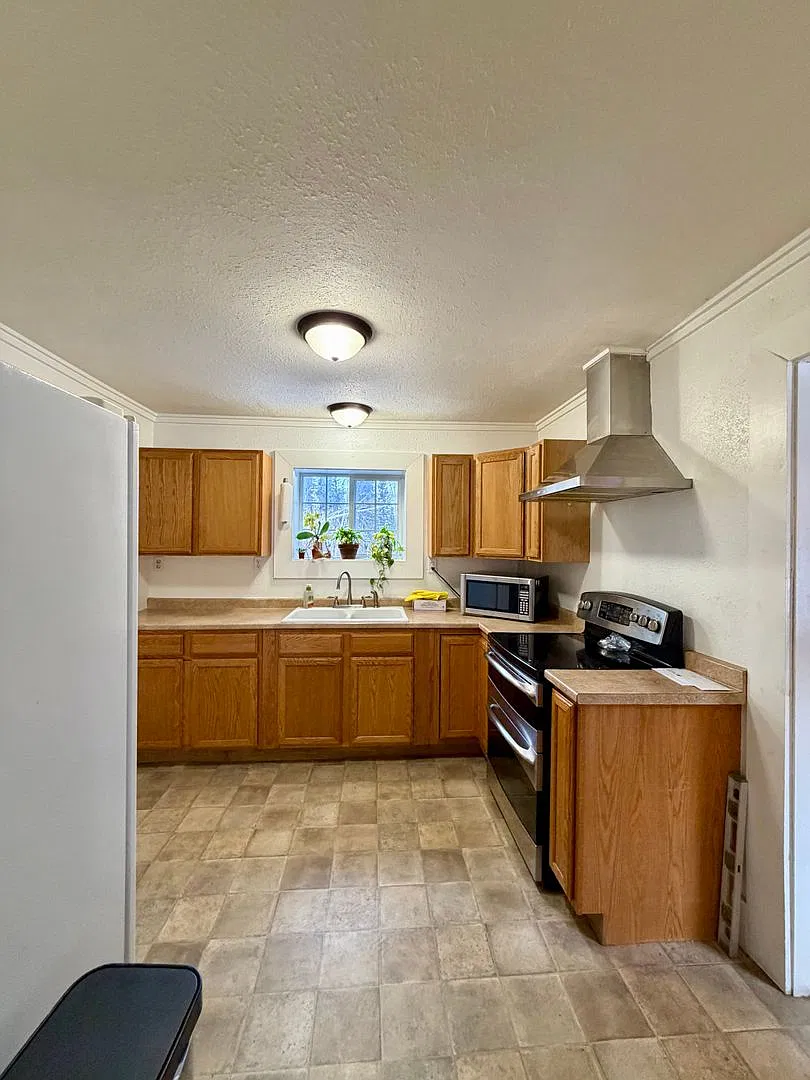Cute 2-Bedroom Home in The Hills / Washer & Dryer in Home / Pet-Friendly — Photo 4