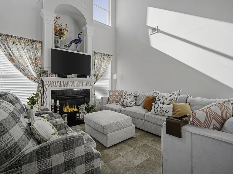 225 Urbano Ln — Photo 8