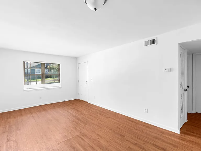 The Avondale Apartments — Photo 17