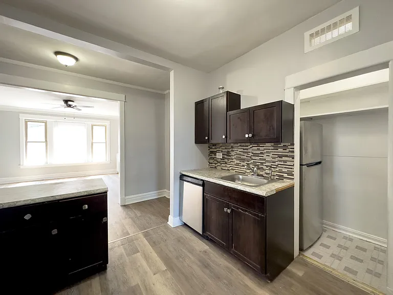 1222 W Rosemont Ave #2 — Photo 3