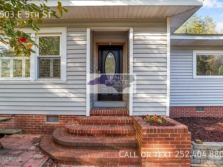 2503 E 5th St — Photo 2