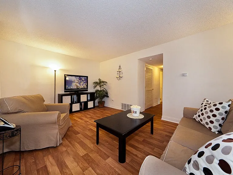 The Elms Apartments — Photo 4
