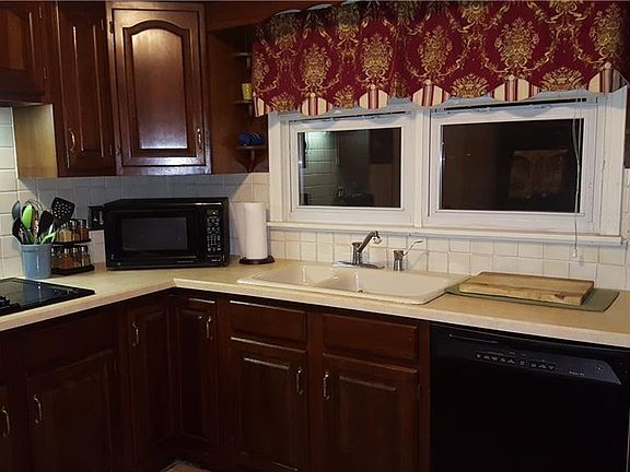 4th image of 200 Twin Hills Dr