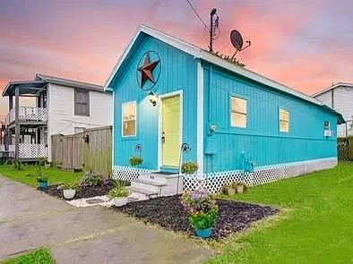 2 bed, 1.0 bath, 588 sqft, $1,300 — Photo 3