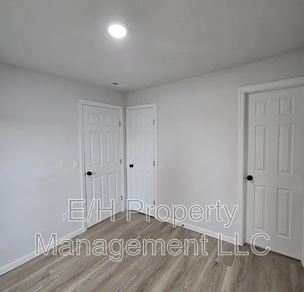 1031 New York St — Photo 15