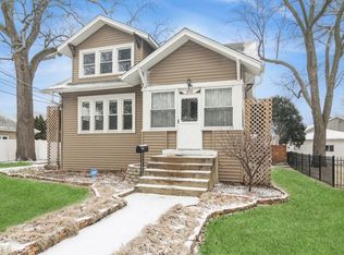 612 N Chestnut Ave, Arlington Heights, IL 60004