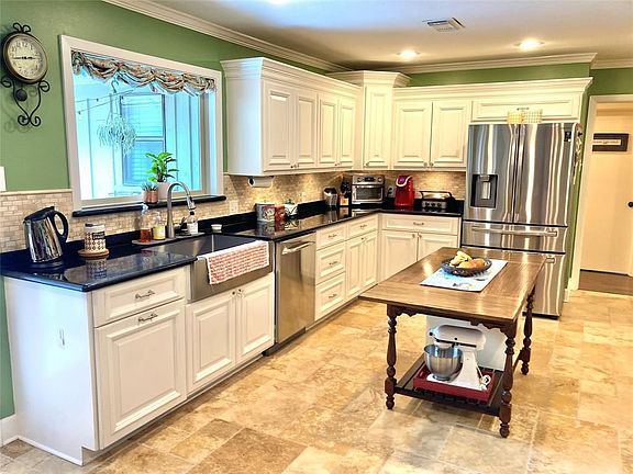 4th image of 826 Saint Francis Ln