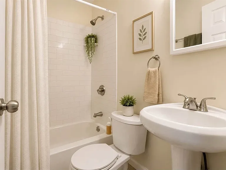 28 Phillips St #M — Photo 10