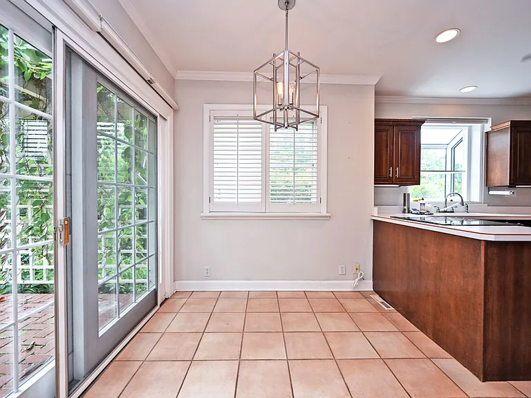 6900 Drake Rd — Photo 17
