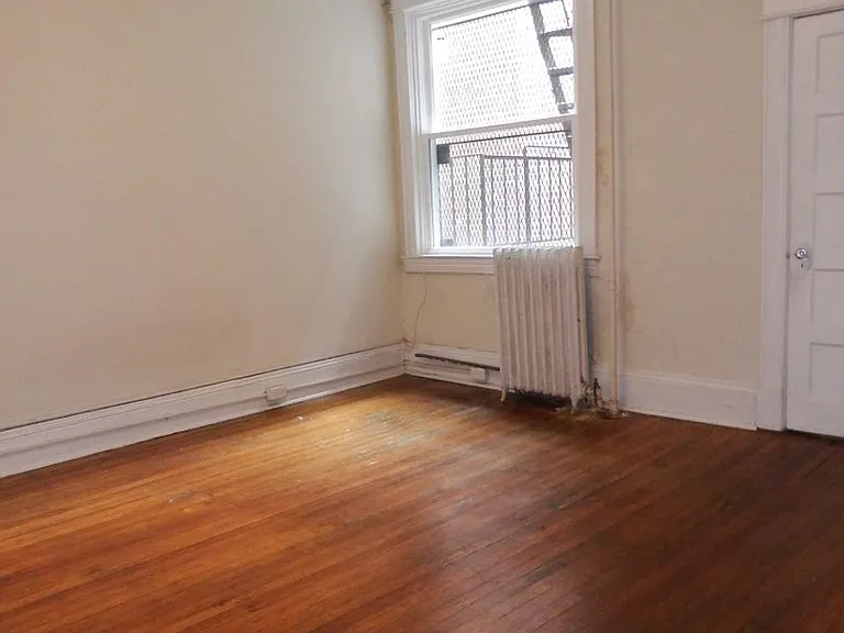 3040 Saint Paul St — Photo 3
