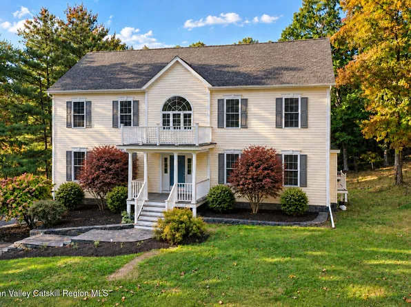 7 Stonehouse Road, Rhinebeck, NY 12572