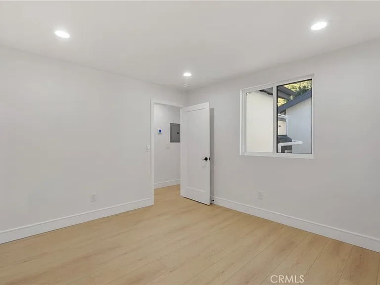 2708 S Cochran St — Photo 11