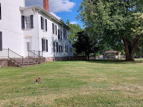 3rd image of 1272 Pawlings Rd