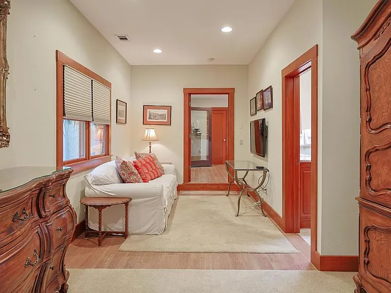 1027 Encino Row — Photo 25