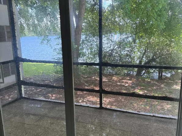 3941 Crystal Lake Dr APT E, Pompano Beach, FL 33064