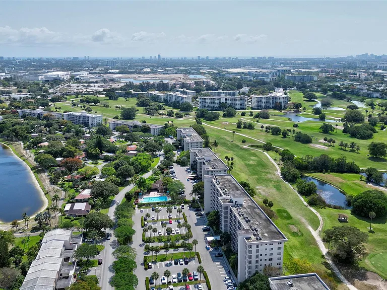 3050 N Palm Aire Dr #505 — Photo 41