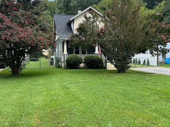2711 Garden City Blvd SE #A & B, Roanoke, VA 24014
