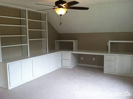 Bonus/Office : Built-in shelves and cabinets