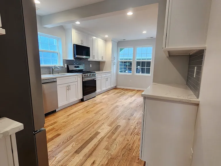 44 Rosewood Ave — Photo 21