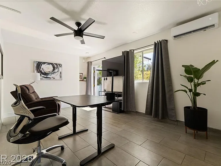 2233 Versailles Ct — Photo 29