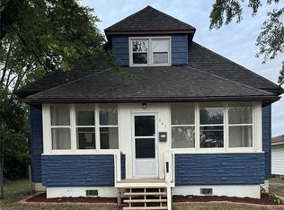 142 E 3rd St, Roxana, IL 62084