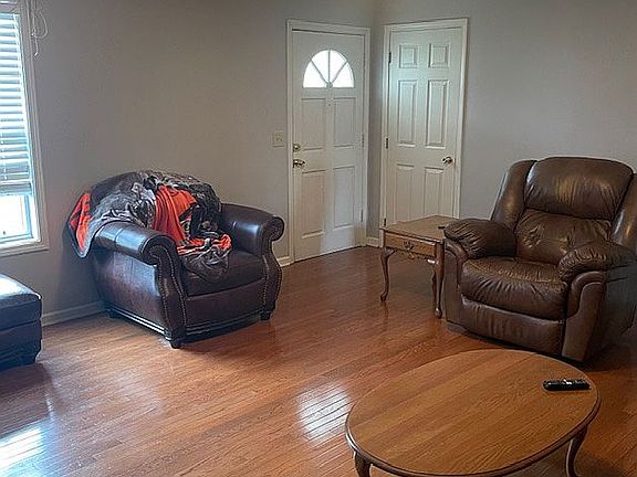 5th image of 120 Augusta Cir