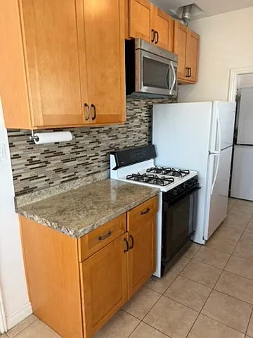 839 N Alexandria Ave — Photo 17