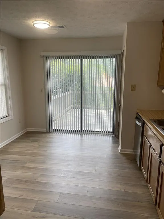 3 bed, 2.0 bath, 1590 sqft, $2,150 — Photo 3