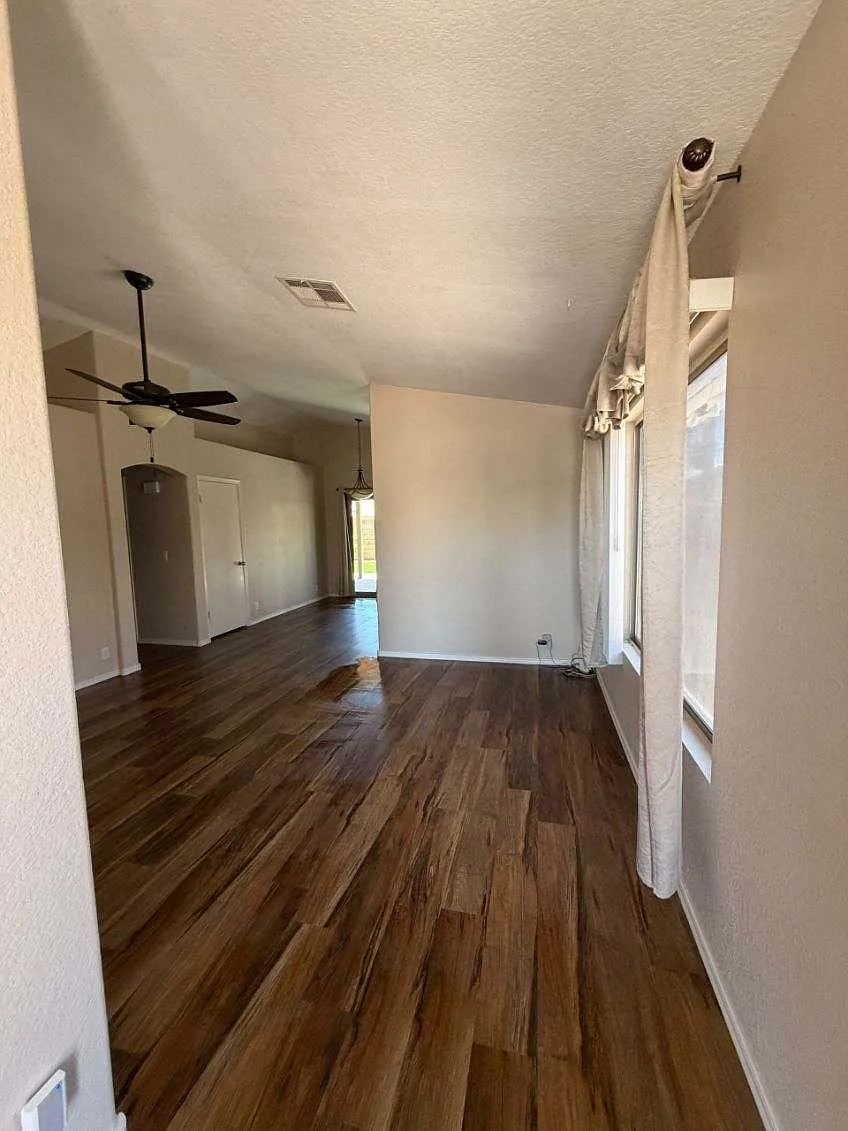 3 bed, 1065 sqft, $2,100 — Photo 4