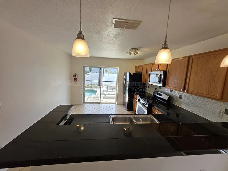 752 Sonja Cir — Photo 4