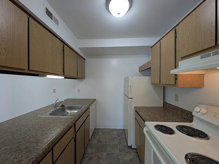 Charter Oaks Apartments — Photo 185