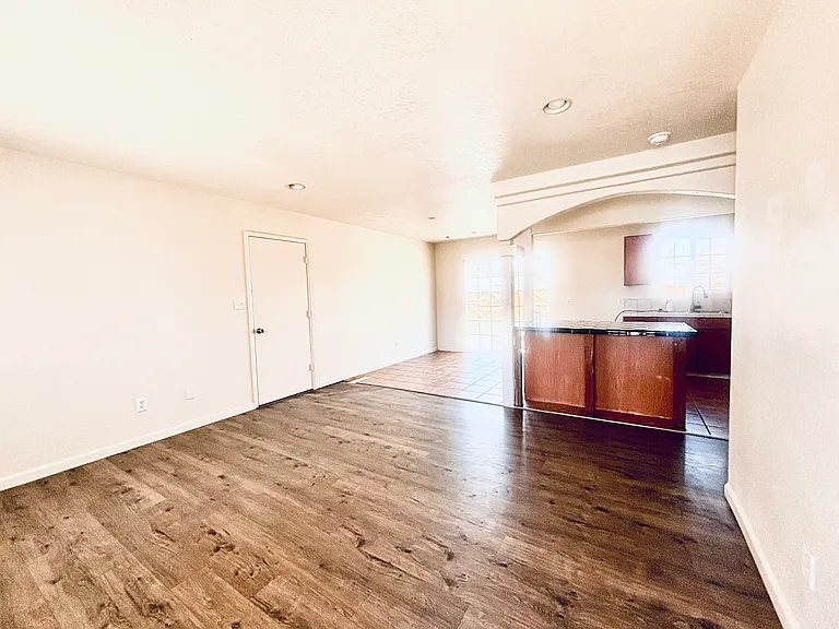960 McKay Ct — Photo 9