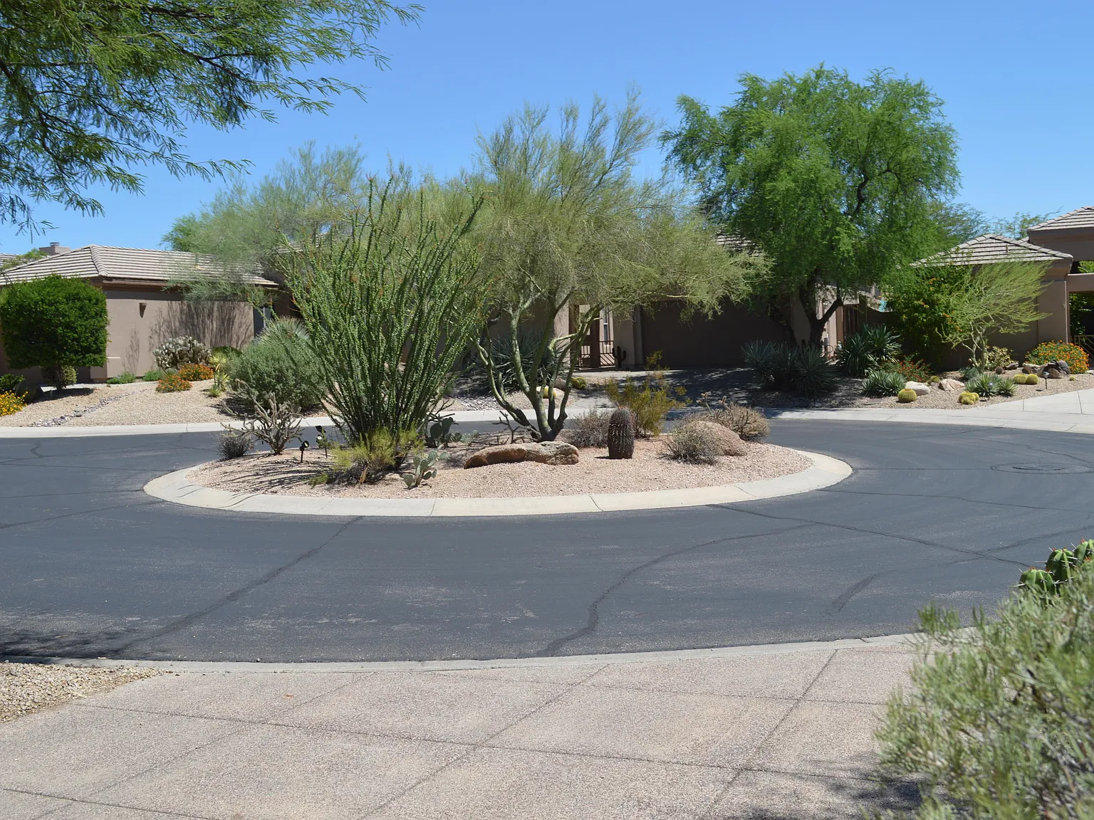 2 bed, 2.0 bath, 1974 sqft, $2,500 — Photo 2