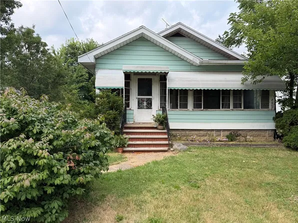 2048 Grafton Rd, Elyria, OH 44035