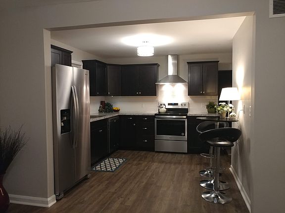 3rd image of 1506 S Parker Dr