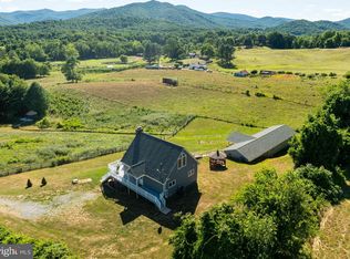 32 Old Hollow Rd, Sperryville, VA 22740