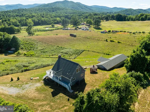 32 Old Hollow Rd, Sperryville, VA 22740