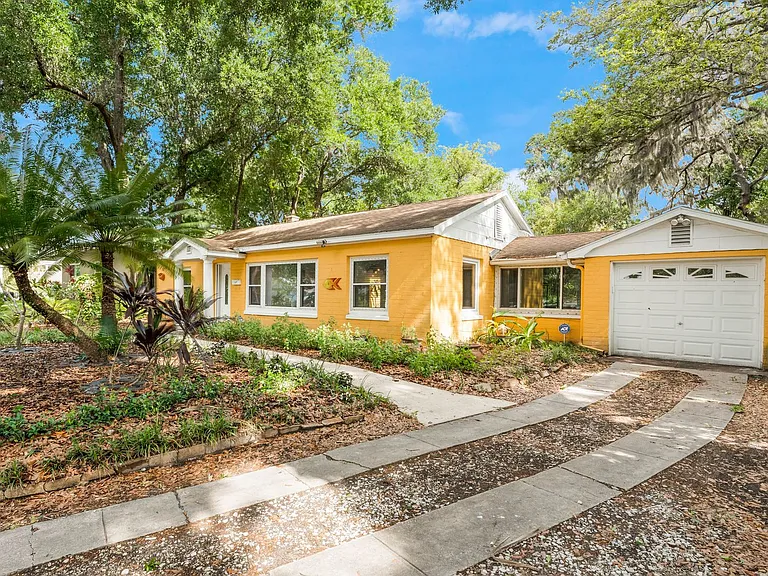 1207 Briercliff Dr — Photo 1